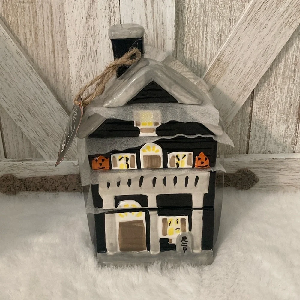 10 Strawberry Street Haunted House Measuring Cups